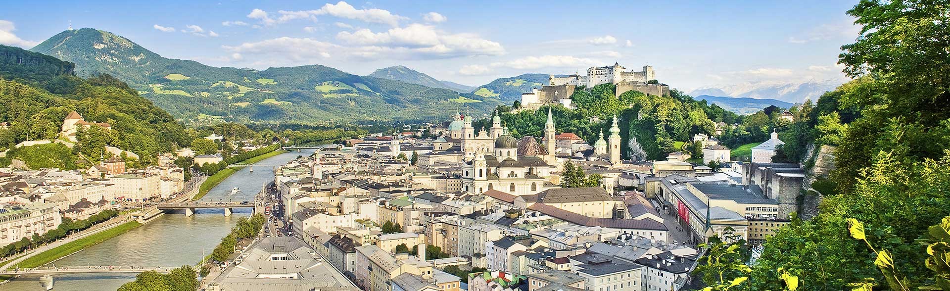 Panoramablick Salzburg: Festung Hohensalzburg, Altstadt, Salzach.
